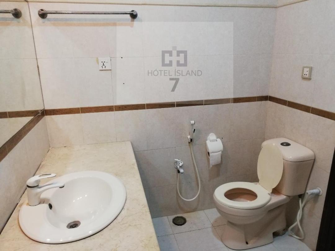 Hotel 7Island Karachi Bagian luar foto